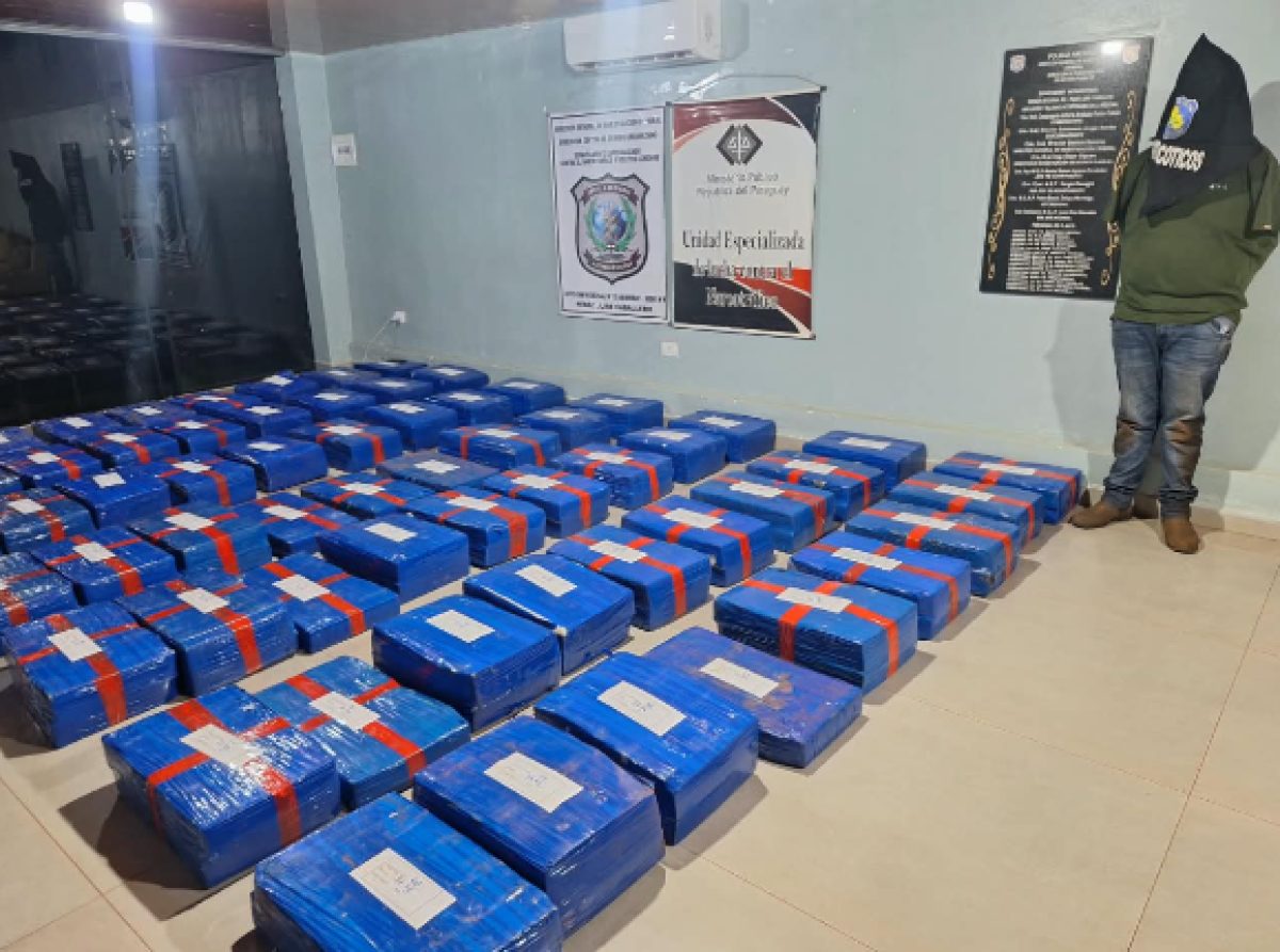 Incautan cerca de 1.600 kilos de marihuana y aprehenden a un joven tras persecución internacional en la Colonia Nueva Virginia