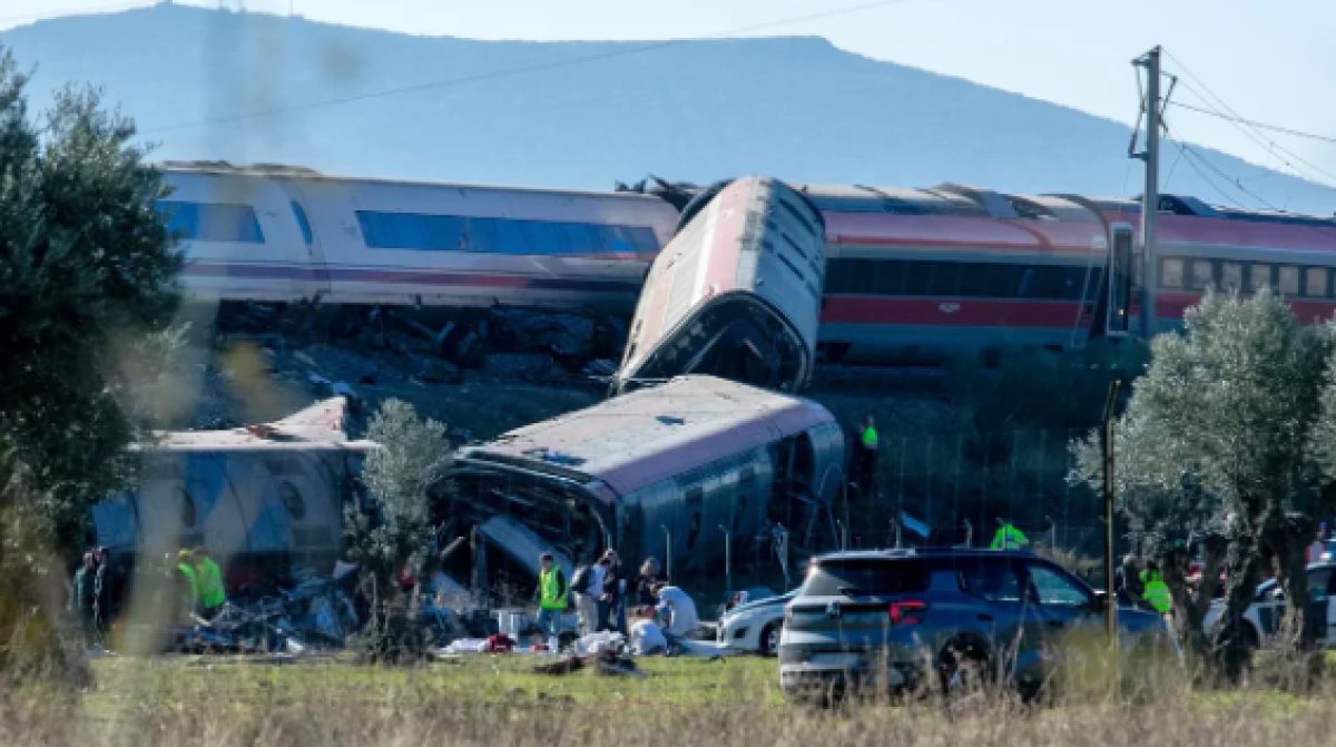 Tragedia ferroviaria en España: Al menos 40 muertos y casi 200 heridos tras el choque de dos trenes de alta velocidad